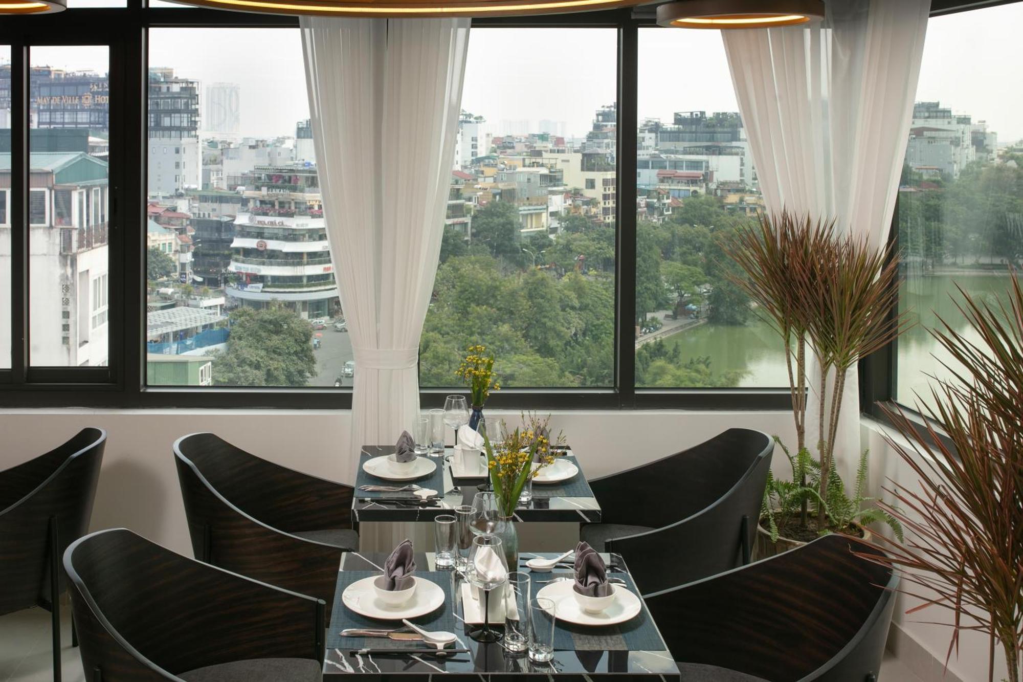 Le Premier Hotel & Rooftop Bar Hanoi Exterior foto