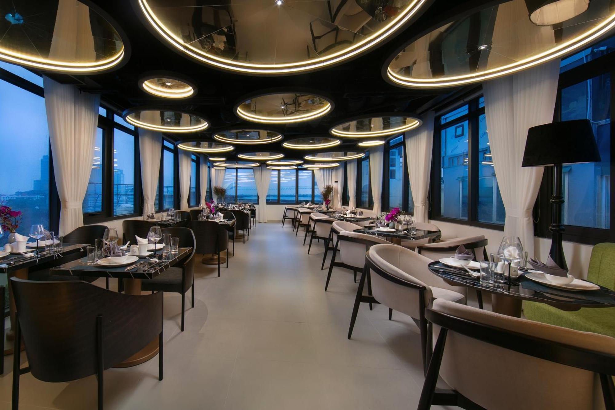 Le Premier Hotel & Rooftop Bar Hanoi Exterior foto