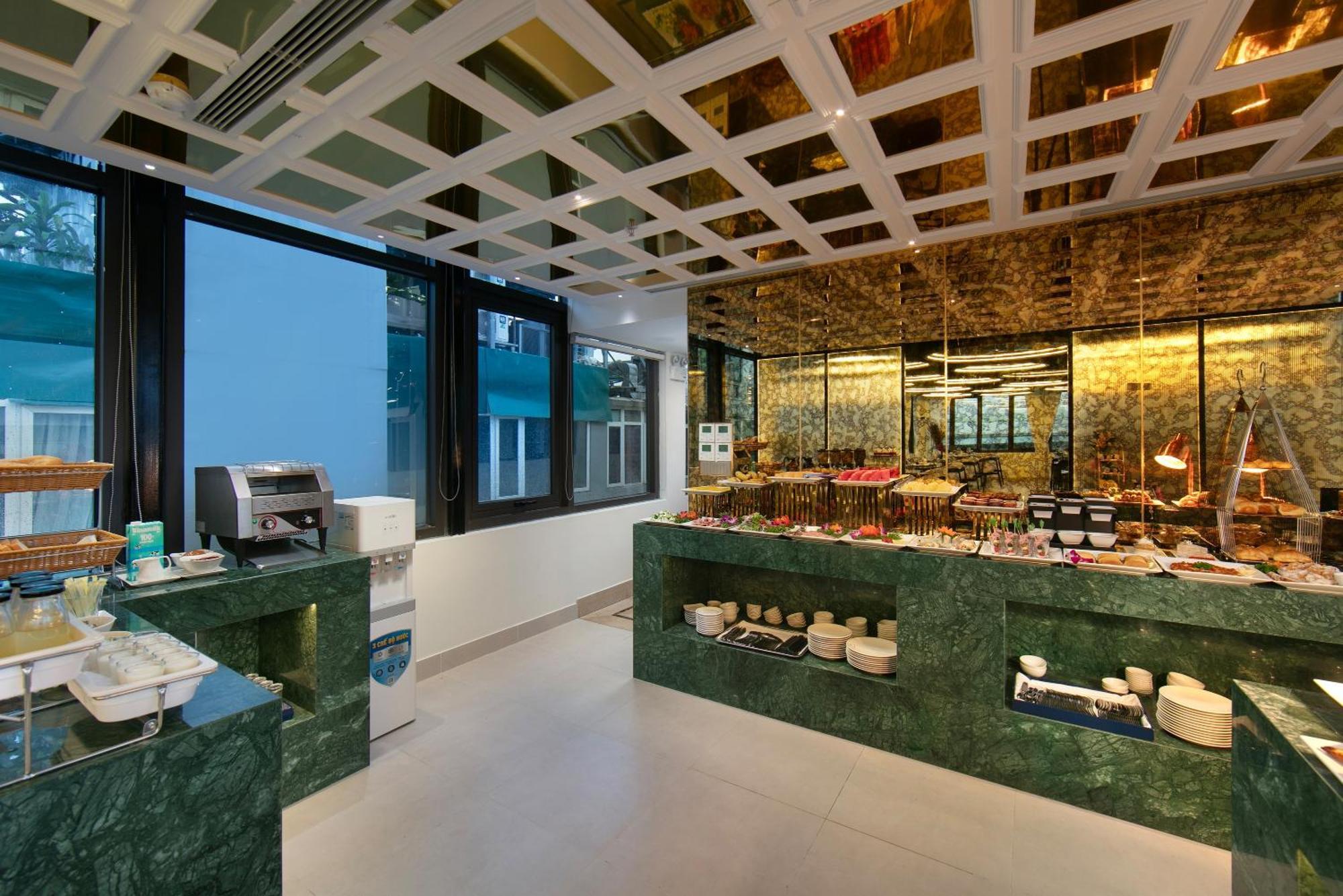 Le Premier Hotel & Rooftop Bar Hanoi Exterior foto