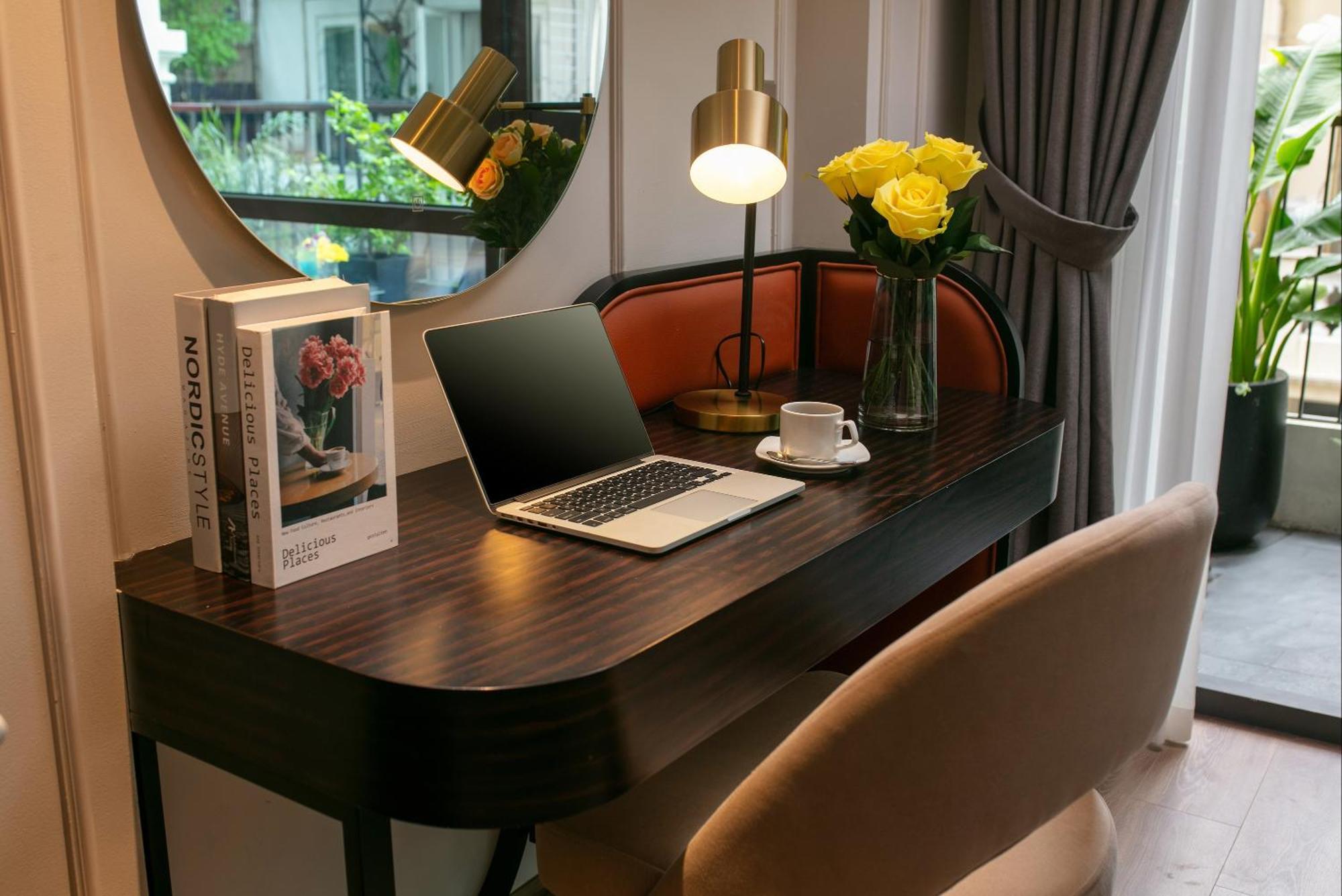 Le Premier Hotel & Rooftop Bar Hanoi Exterior foto
