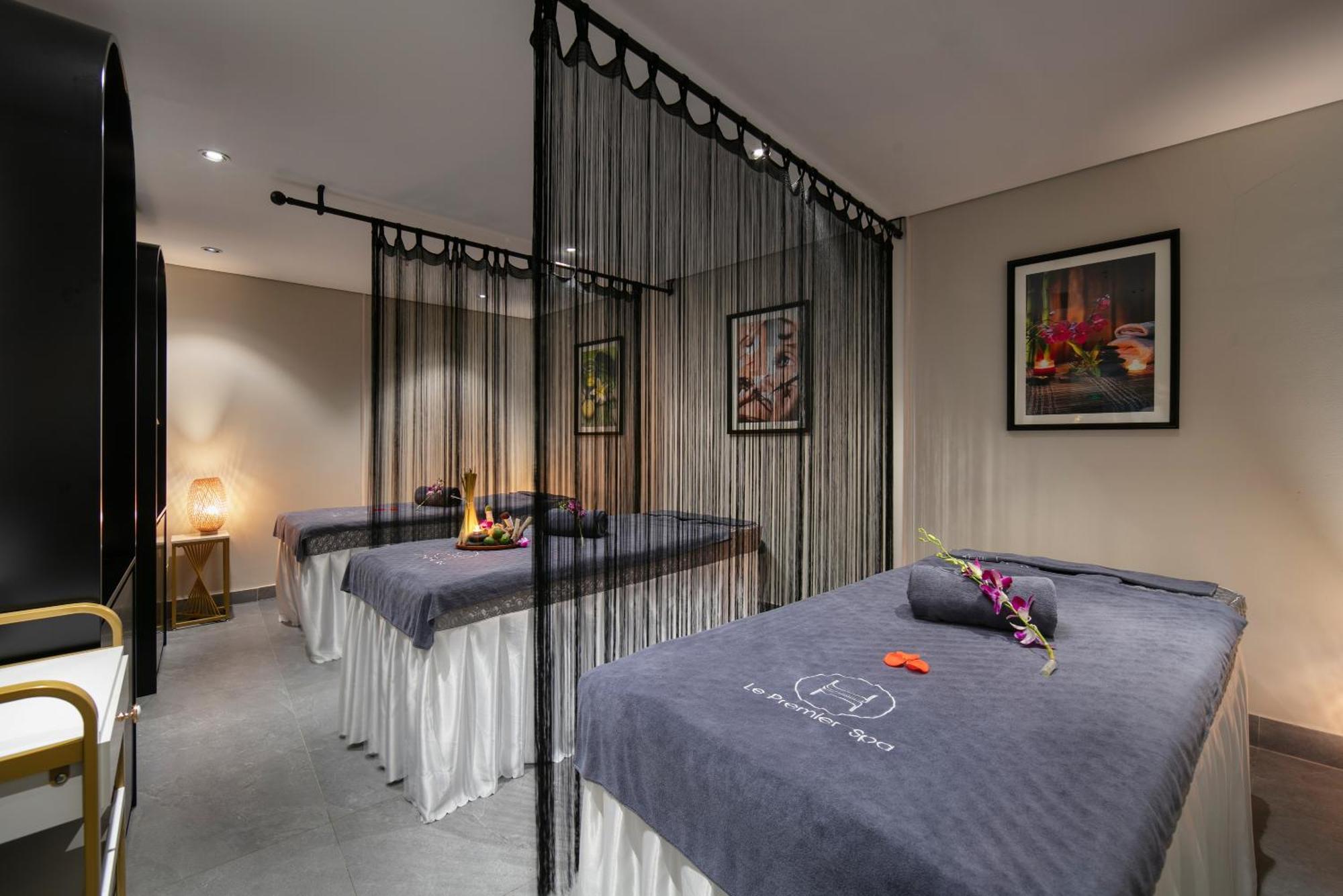 Le Premier Hotel & Rooftop Bar Hanoi Exterior foto
