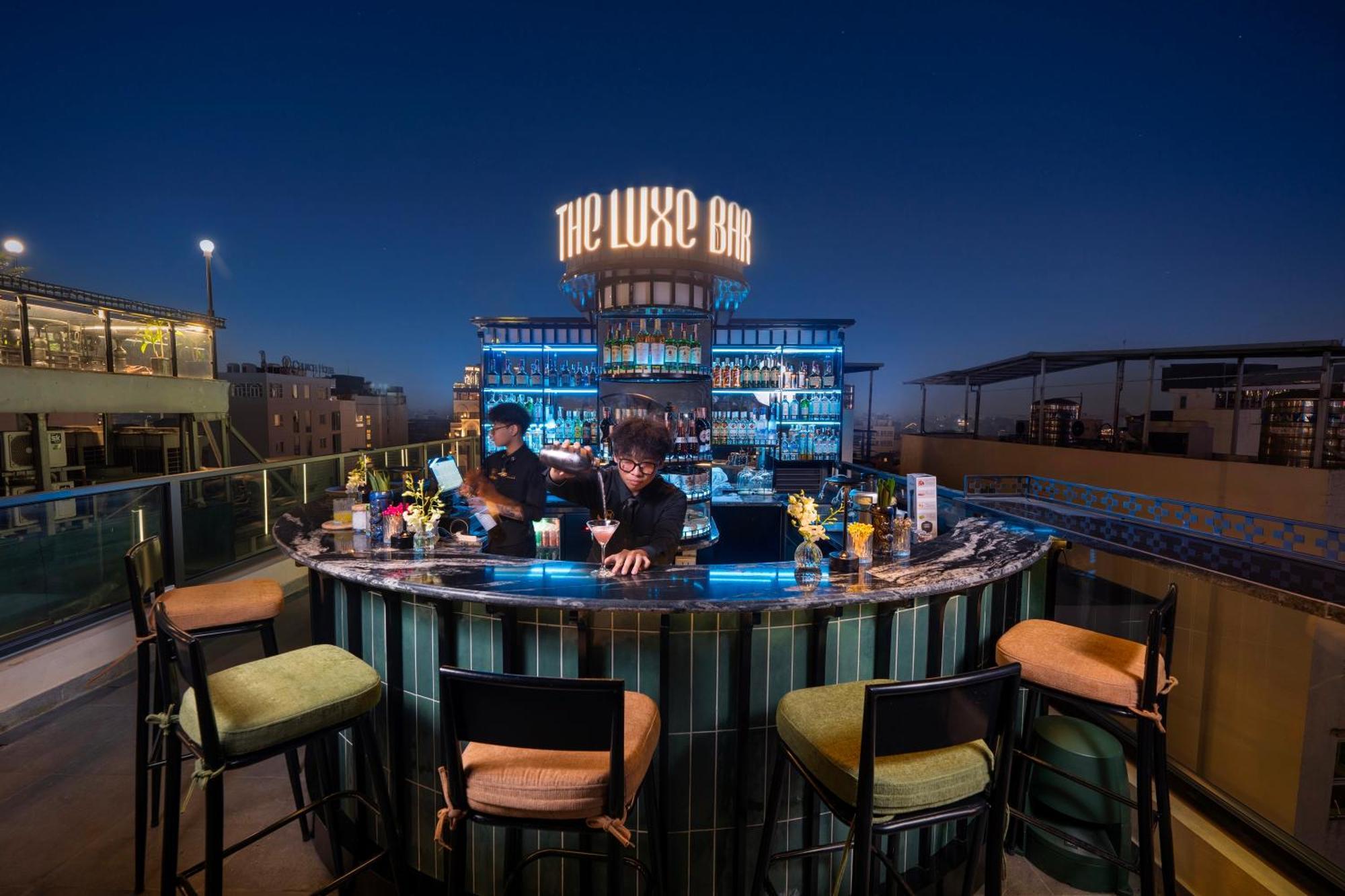 Le Premier Hotel & Rooftop Bar Hanoi Exterior foto